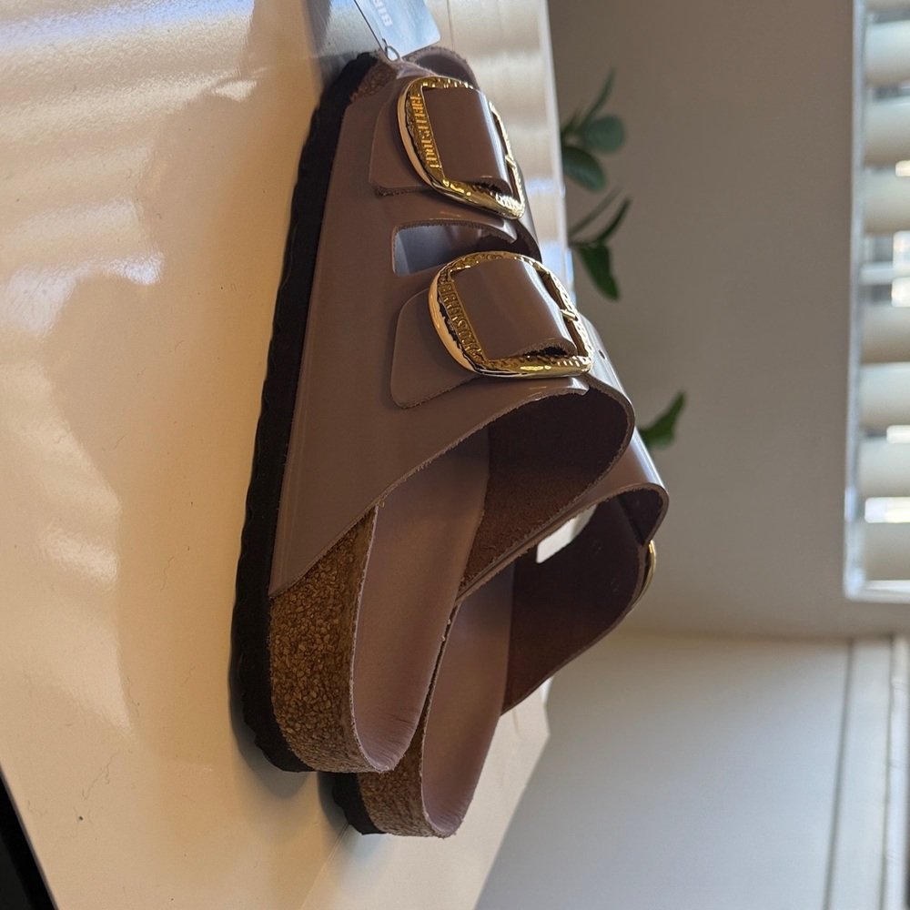 Birkenstock Buckle Natural Leather Patent High-Shine Faded Purple. - Picture 5 of 11